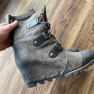 Sorel Joan of Arctic Wedge Size 9 (charcoal/brown)